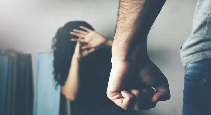 বাবার মার খেয়ে আট কিমি হেঁটে মা-কে নিয়ে থানায় দুই ভাইবোন