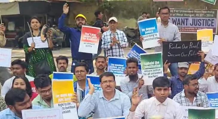 এসএসসি: দিল্লির যন্তরমন্তরে অবস্থান বিক্ষোভ শুরু বাংলার চাকরিহারা শিক্ষকদের একাংশের