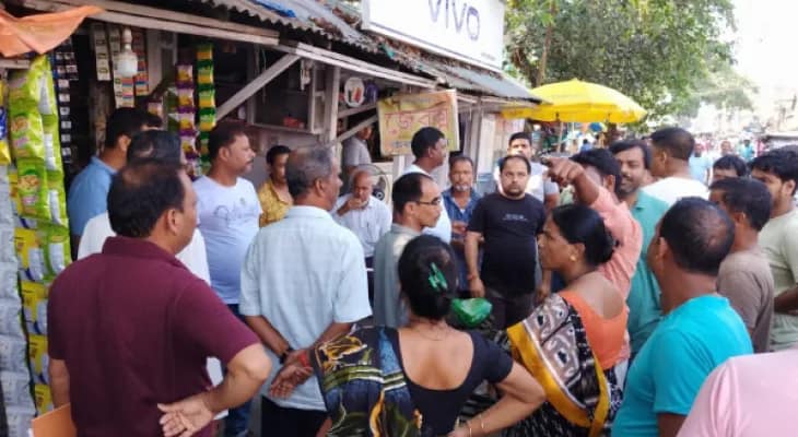 দখল হটানোর নোটিস ছিঁড়ে দিলেন ব্যবসায়ীরা, ক্ষোভের মুখে পুরকর্মীরা