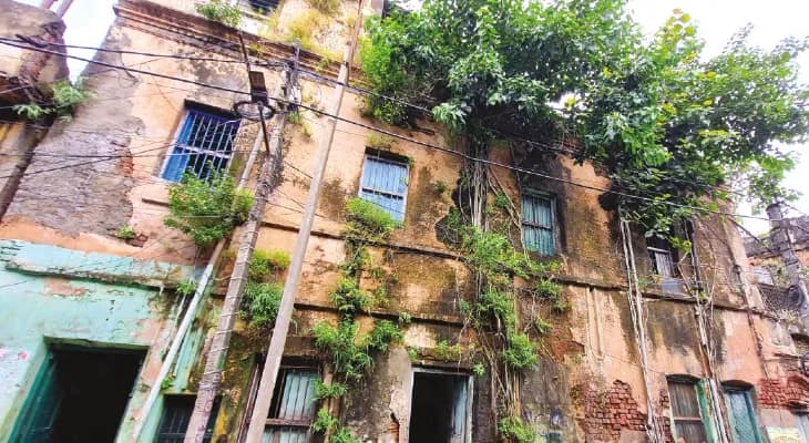 দুর্ঘটনা রুখতে শহরের বিপজ্জনক বাড়িগুলি ভাঙার সিদ্ধান্ত পুরসভার