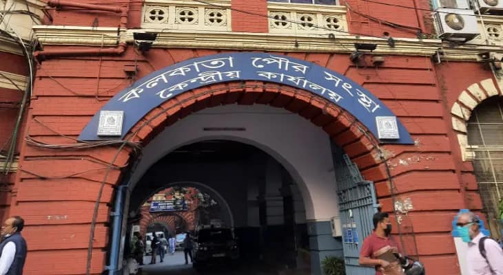 বিজ্ঞাপনের হোর্ডিংয়ে কিউআর কোডের মাপ নির্দিষ্ট করল পুরসভা