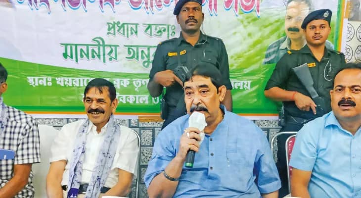খয়রাশোলে বুথে লিড বাড়াতে কর্মীদের নির্দেশ অনুব্রত মণ্ডলের