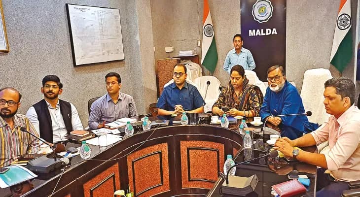 অর্থ কমিশনের টাকা খরচে ঢিলেমি, ফান্ড কাড়ার হুঁশিয়ারি ক্ষুব্ধ ডিএমের