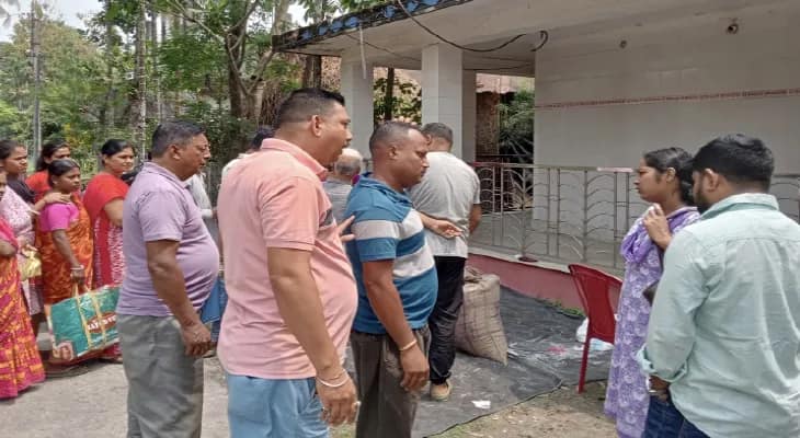 বরাদ্দ সেদ্ধ, পরিবর্তে দেওয়া হচ্ছে আতপ চাল, বিক্ষোভ