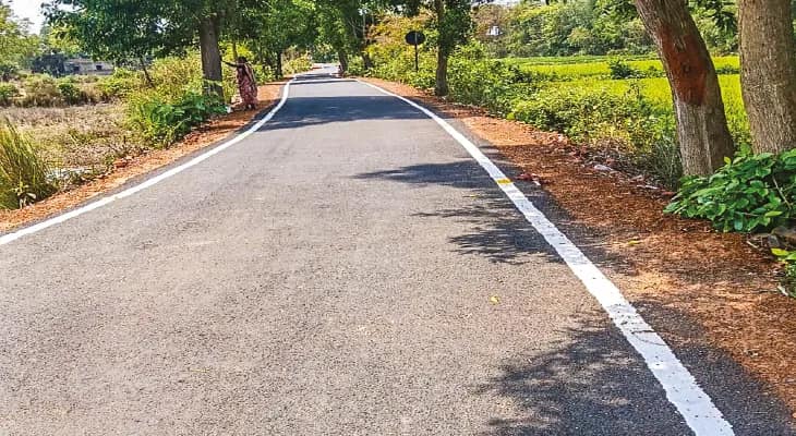 ভালো ঢালাই রাস্তার উপরই পিচ দেওয়ার অভিযোগ