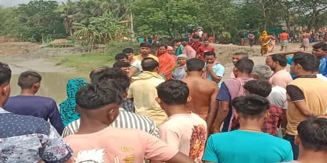বজ্রপাত, নৌকা থেকে পড়ে নিখোঁজ মাঝি