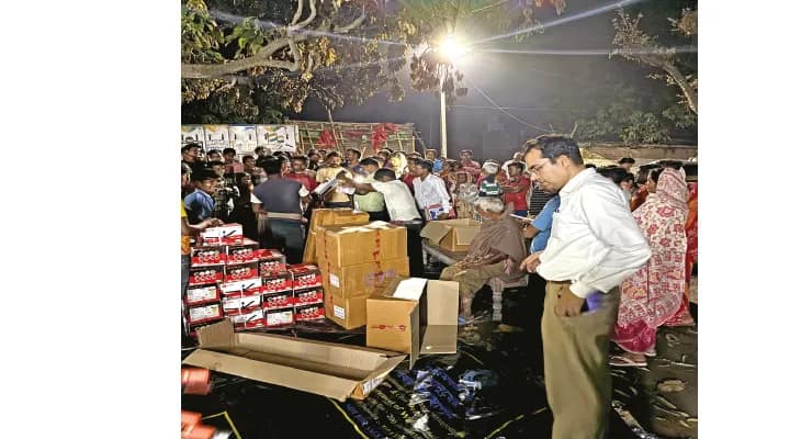 ঘুরে দাঁড়াতে মরিয়া সবাই, টেবিল পেতে কচুরি বিক্রি ব্যবসায়ীর, সচল ইন্টারনেট