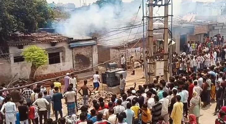 আসানসোল উত্তর থানার রেলপাড়ে একটি কাপড়ের দোকানে অগ্নিকাণ্ড, ঘটনাস্থলে দমকলের একাধিক ইঞ্জিন