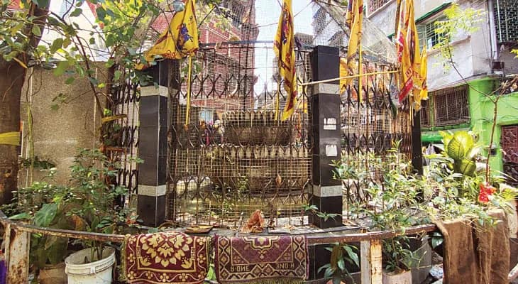 সংস্কারের নামে মার্বেলে মুড়ল ‘হেরিটেজ’ ফোয়ারা! মেরামতের দোহাই দিয়ে নষ্ট ঐতিহ্য, উধাও সাইনবোর্ড, জানেই না পুরসভা
