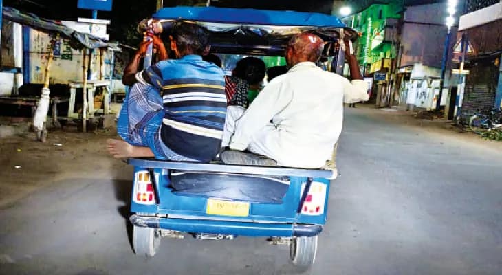 নিয়ম না মানায় মুরারইয়ে টোটোচালকদের জরিমানা
