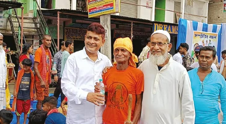 শিবভক্তদের শোভাযাত্রায় মুসলিমরাও