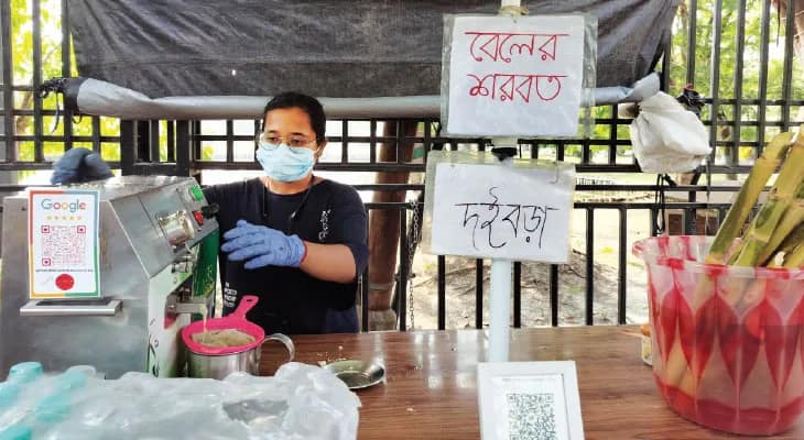 আখের রস বিক্রি করে পড়াশোনার  খরচ চালান বি টেকের ছাত্রী সুস্মিতা, নিজের ব্র্যান্ড তৈরির স্বপ্ন