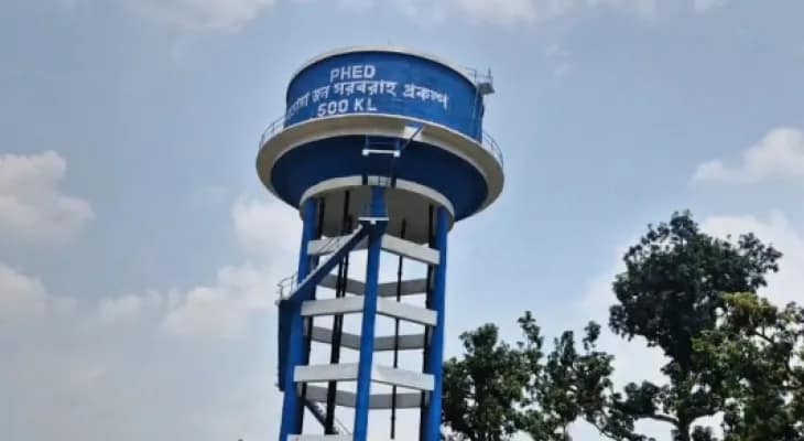 সেচে পানীয় জল ব্যবহার করার অভিযোগ, বিক্ষোভ