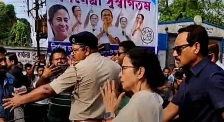 শালবনী থেকে মেদিনীপুরে এলেন মুখ্যমন্ত্রী