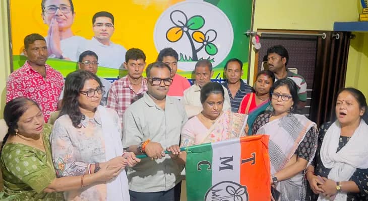 কোচবিহারে তৃণমূলে যোগ দিলেন বিজেপির মন্ডল সভানেত্রী