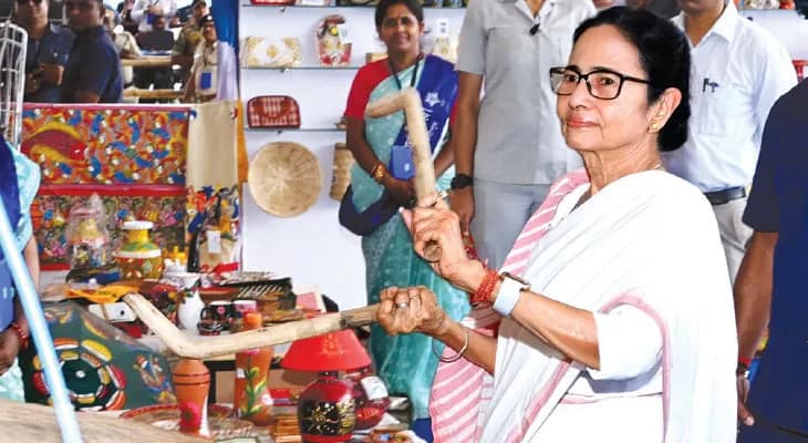 চক্রান্ত ফাঁসের হুঁশিয়ারি, মমতা মুর্শিদাবাদ যাবেন মে’র গোড়ায়