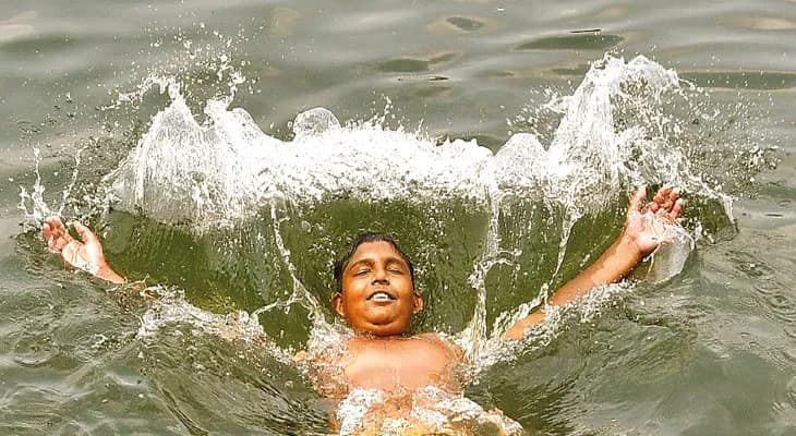 তাপমাত্রার ‘অনুভূতি’ ৫০ ডিগ্রি ছুঁইছুঁই!, গরম, লোডশেডিংয়ের জ্বালায় চূড়ান্ত ভোগান্তি