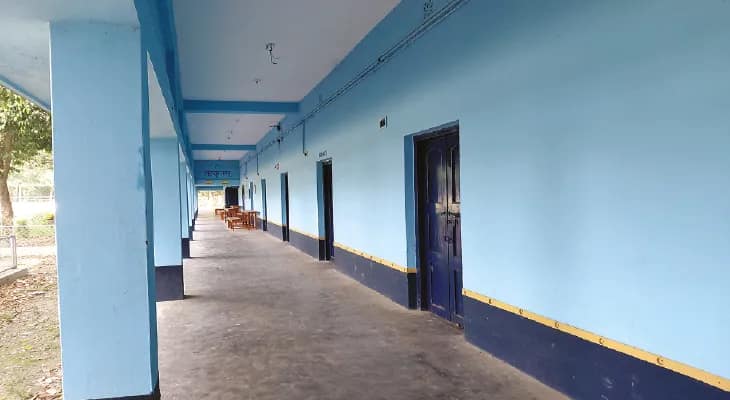 উপস্থিতি নগণ্য,  হরিরামপুর কলেজমুখী হচ্ছেন না ছাত্রছাত্রীরা, বাড়ছে ড্রপআউট