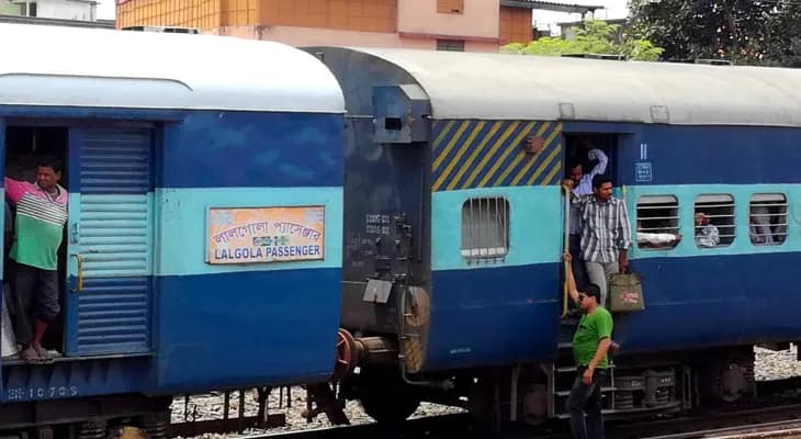কুম্ভমেলার জন্য তুলে নেওয়া ছ’টি মেমু ট্রেন আবারও চালানোর দাবি