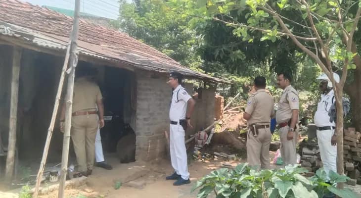 দুর্গাপুরে বোমা বাঁধার সময় বিস্ফোরণ, জখম যুবক