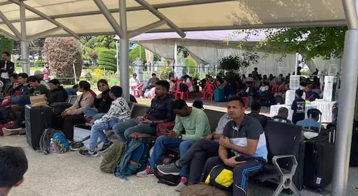 ৬ ঘণ্টায় শ্রীনগর ছেড়েছেন ৩ হাজার ৩৩৭ জন পর্যটক, জানাল অসামরিক বিমান পরিবহণ মন্ত্রী