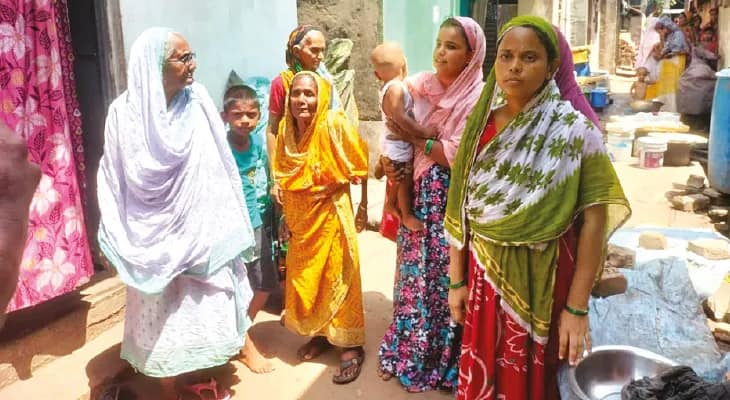 মেদিনীপুরের ৬৫ পর্যটক নিয়ে কাশ্মীরে আটকে বাস, চিন্তায় পরিবারের সদস্যরা