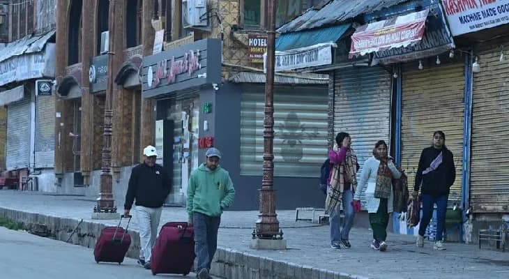 পহেলগাঁওতে হোটেলে সারারাত বন্দি, সকালে সেনার সাহায্যে শ্রীনগরে