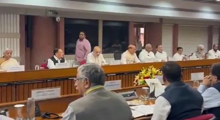 দিল্লিতে সংসদের অ্যানেক্স বিল্ডিংয়ে শুরু হল সর্বদলীয় বৈঠক, রয়েছেন কেন্দ্রীয় স্বরাষ্ট্রমন্ত্রী অমিত শাহ, প্রতিরক্ষামন্ত্রী রাজনাথ সিং, বিদেশমন্ত্রী এস জয়শঙ্করও