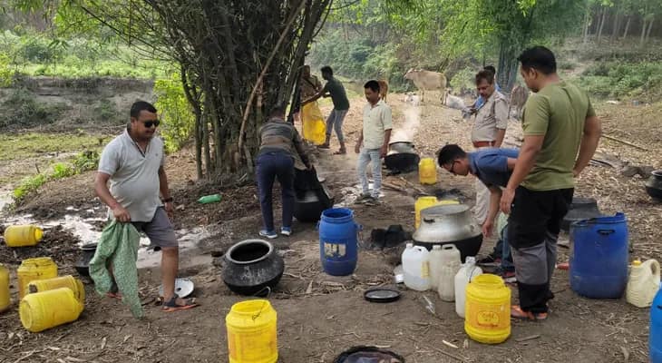 জলপাইগুড়িতে চোলাইয়ের বিরুদ্ধে অভিযান