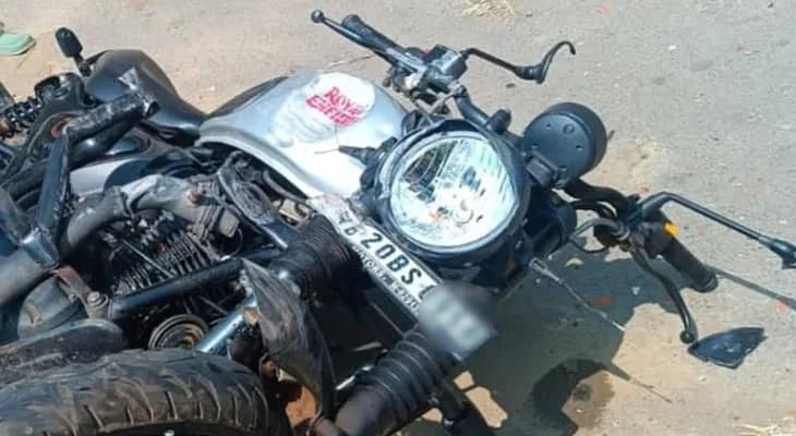 শুক্রবার দুপুরে ডেবরায় বাস ও মোটরবাইকের মুখোমুখি সংঘর্ষে ২ জনের মৃত্যু