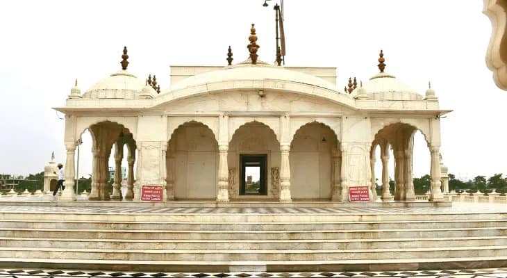 পাওয়াপুরীর জলমন্দির