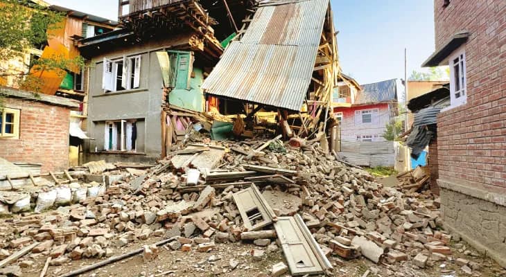 বিস্ফোরণে ধ্বংস দুই জঙ্গির বাড়ি