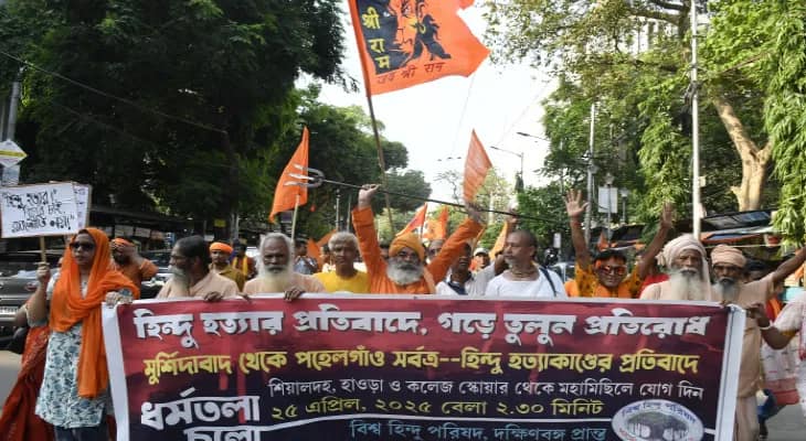 কাশ্মীর: ধর্মতলায় মুখোমুখি লাল-গেরুয়া