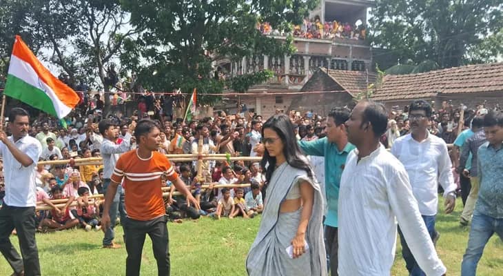 নদীয়ার তেহট্ট থানার পাথরঘাটা গ্রামে পৌঁছল শহিদ জওয়ান ঝন্টু আলি শেখের মরদেহ, শেষ শ্রদ্ধা জানাতে হাজির সাংসদ মহুয়া মৈত্র