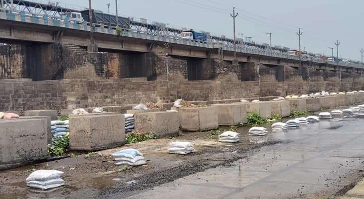 দুর্গাপুর ব্যারেজ সংস্কারের জন্য পণ্যবাহী যান চলাচল বন্ধ থাকবে, তারই ট্রায়াল রান শুরু আজ বিকেল থেকে