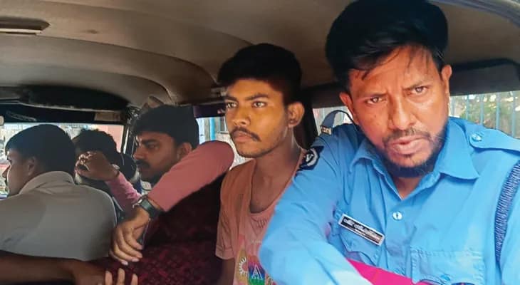 ফেসবুকে ‘বিতর্কিত’ পোস্ট করে ধৃত আমডাঙার যুবক