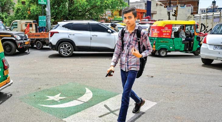 সিন্ধু চুক্তি: পাকিস্তানে জল যাওয়া বন্ধে একগুচ্ছ পরিকল্পনা কেন্দ্রের