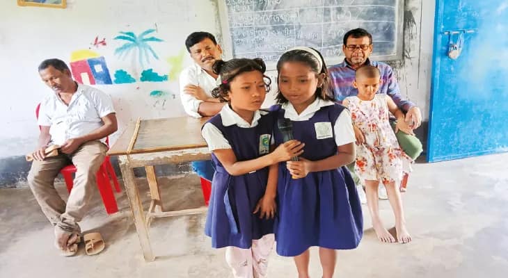 প্রাথমিকে খুদেদের ভীতি কাটাতে অভিনব উদ্যোগ, আবৃত্তি, গান ও নাচে ব্যক্তিত্ব বিকাশে ‘শিশুসভা’