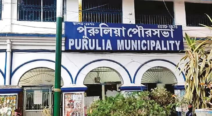 মাইনে পেলেন সাফাই কর্মীরা  অন্যান্য অস্থায়ীদের বেতনে টান