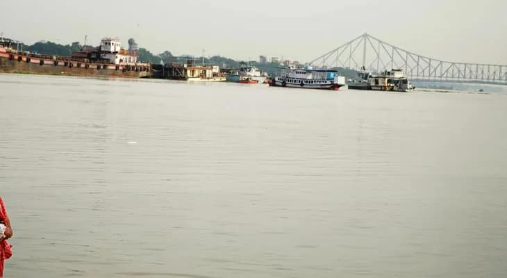 গঙ্গার ঘাটে ডুবে মৃত্যু বাড়ছে, মেরামতের আবেদন পুরসভার