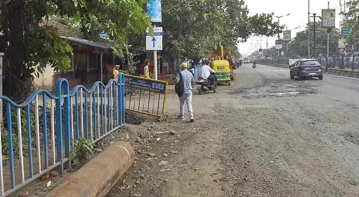 সরকারি জায়গায় তৈরি হচ্ছে দলীয় কার্যালয়, জোর বিতর্ক