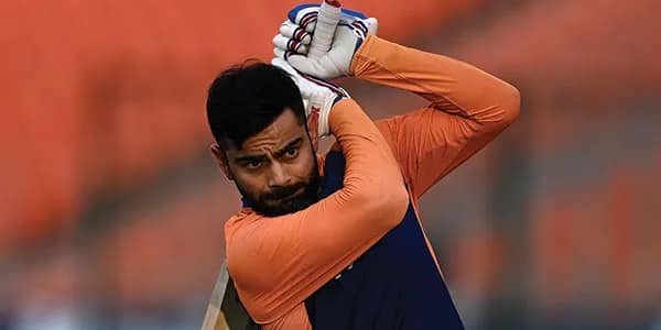 ‘দেশের স্বার্থে এখনই অবসর নিও না’, বিরাটকে অনুরোধ প্রাক্তনদের