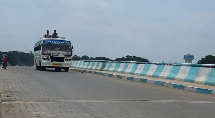 চন্দ্রকোণা রোডে সেতু হওয়ায় ব্যবসায় গতি