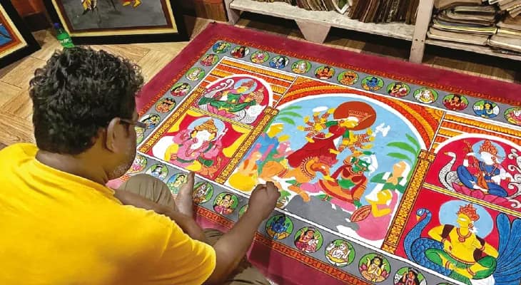 অক্ষয় তৃতীয়ায় ব্যবসা জমে ওঠায় খুশি পিংলার নয়াগ্রামের পটশিল্পীরা