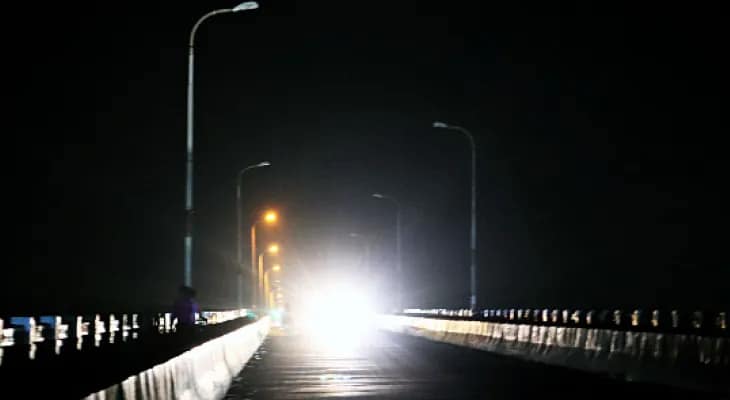 ক্যানিং থেকে বাসন্তী রাস্তায় বাতিস্তম্ভ থাকলেও রাতে জ্বলে না আলো