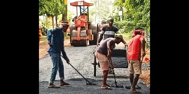 ম্যাস্টিক অ্যাসফল্ট, পেভার ব্লক বসিয়ে ১৮ কিলোমিটার রাস্তার সংস্কার হবে