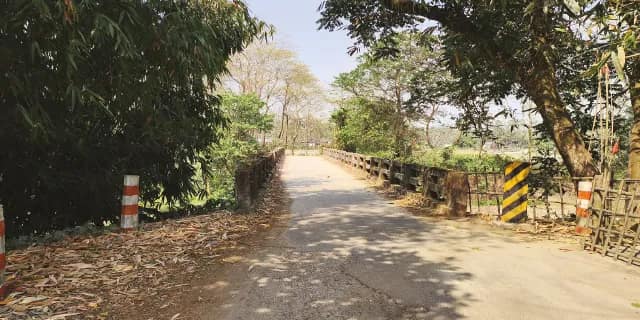 প্রেমেরডাঙায় সাড়ে ৩ কিমি বেহাল রাস্তা, ভেরভেরি নদীতে দুর্বল সেতু