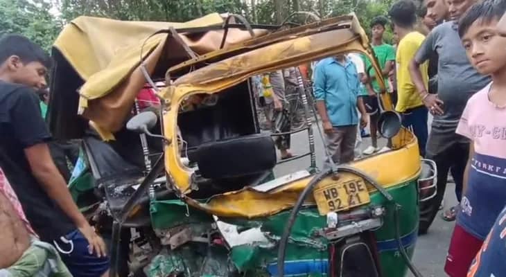 বারুইপুরে অটোর সঙ্গে ডাম্পারের সংঘর্ষ, মৃত ১০ বছরের বালিকা, জখম ৪