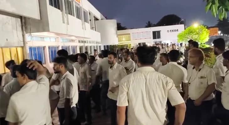 শ্রমিক বিক্ষোভে উত্তাল হলদিয়ার ব্যাটারি কারখানা, উৎপাদন ব্যাহত, জরুরি বৈঠকে শ্রম আধিকারিক