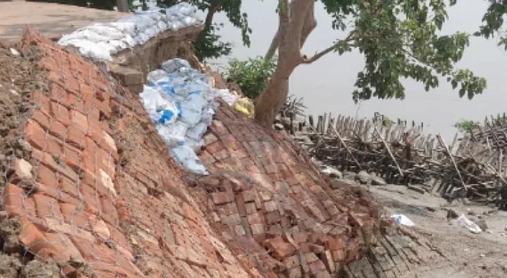 ক্ষতিগ্রস্ত হুগলি নদীর পাড়ের ‘ব্রিক ম্যাট্রেস’, ফের ভাঙনের আতঙ্ক